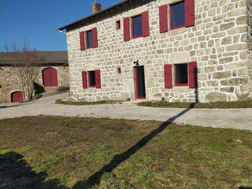 Gîte pour 15 personnes, avec jardin ainsi que terrasse et vue à Tence