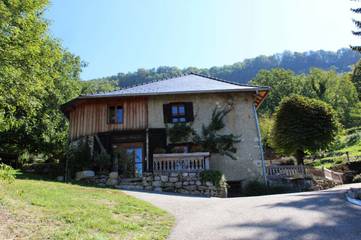 Chambre d’hôte pour 2 personnes, avec terrasse ainsi que jardin et vue dans Saint-Béron