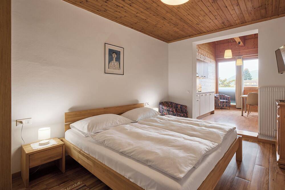 Ganze Wohnung, Sonniges Apartment in idealer Lage zu Kalterer See, historischem Dorf, Weinreben in Kalterer See, Kaltern an der Weinstraße