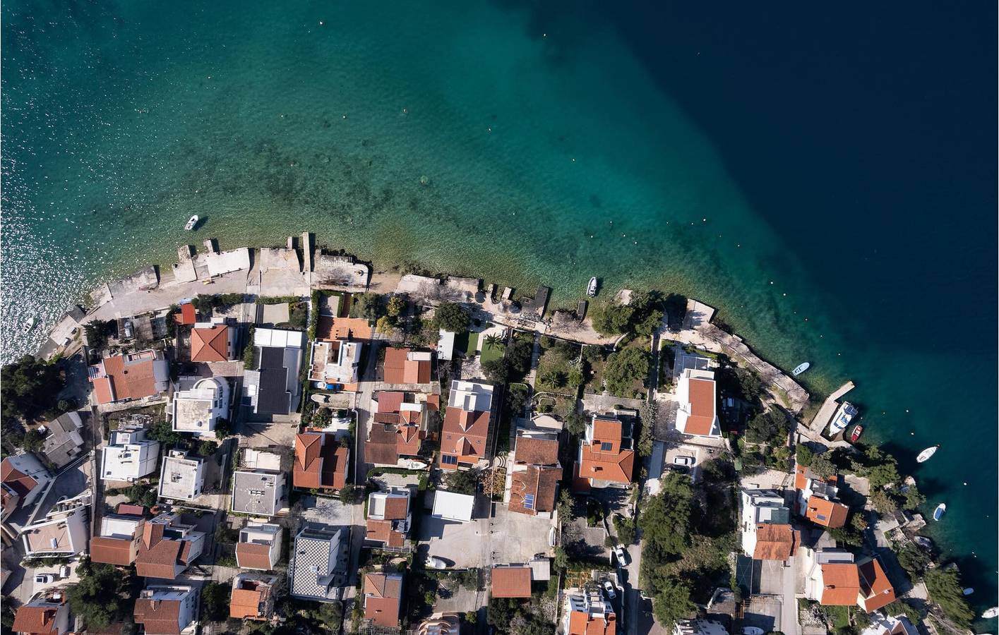 Ganze Ferienwohnung, Gemütliches Apartment mit Terrasse, WLAN, Klimaanlage und Parkplatz, 2,5 km vom Strand von Galesnica entfernt in Zaboric, Šibenik-Knin