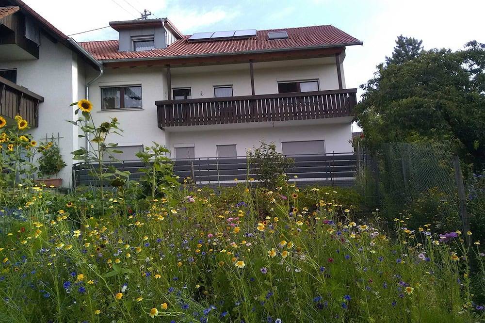 Ganze Wohnung, Haus Hinz - 3-Zimmer-Ferienwohnung Hinz, Dusche/Wc, 70 qm, Eg in Bermatingen, Region Bodensee-Oberschwaben