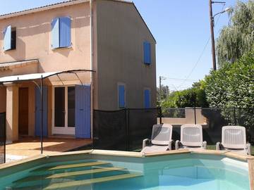 Gîte pour 7 personnes, avec terrasse ainsi que piscine et jardin à Entraigues-sur-la-Sorgue