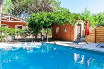 Chambre d’hôte pour 3 personnes, avec jacuzzi ainsi que terrasse et jardin à Castillon-du-Gard