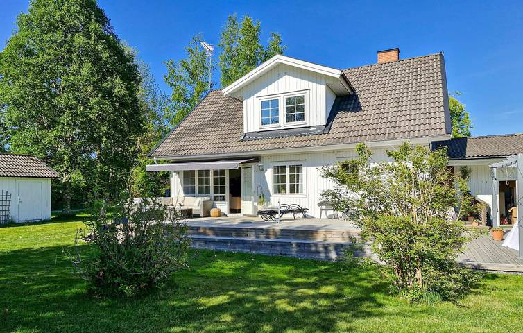 Ferienhaus für 9 Personen, mit Terrasse und Garten in Gräddö