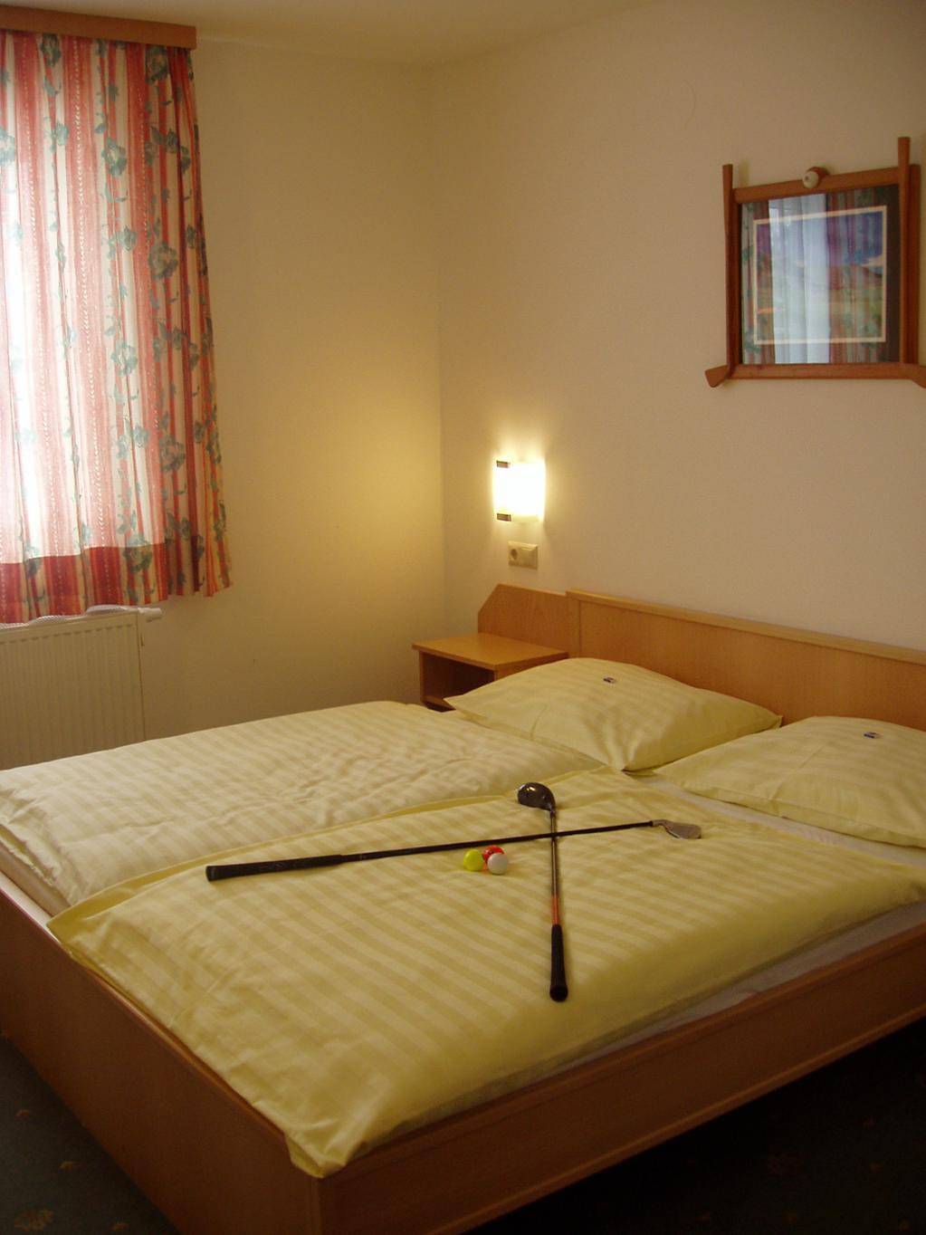 Landpension Gschwantner - Doppelzimmer (18qm) mit kostenfreiem Wlan in Lengenfeld (Waldviertel), Kamptal
