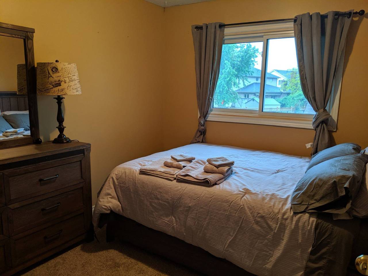Vacation Rental for 10 Guests in St. Catharines, Niagara falls