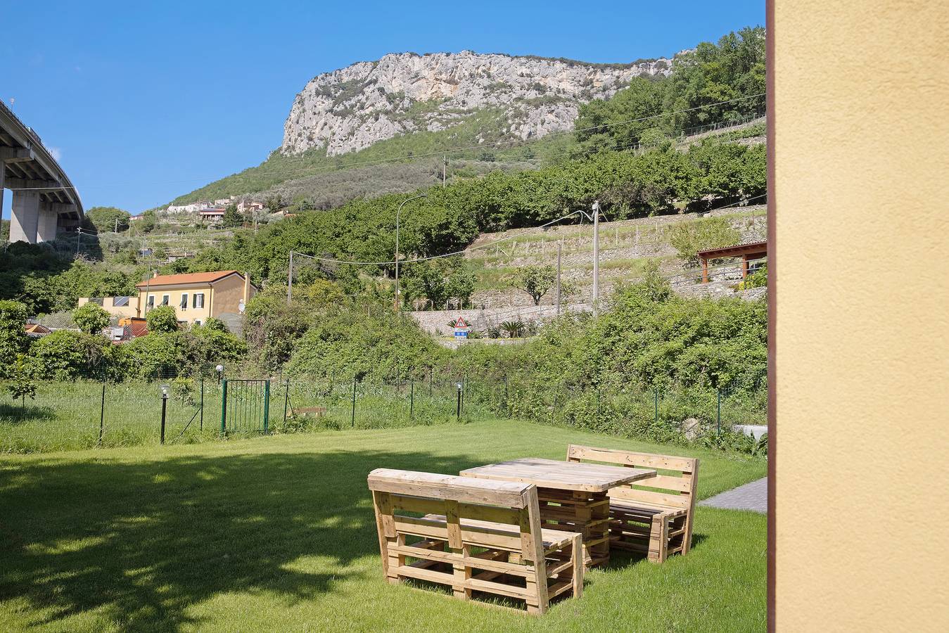 Geheel appartement, Ca di perti Appartement 2 met Wi-Fi, Terras & Tuin in Finale Ligure Gemeente, Riviera di Ponente