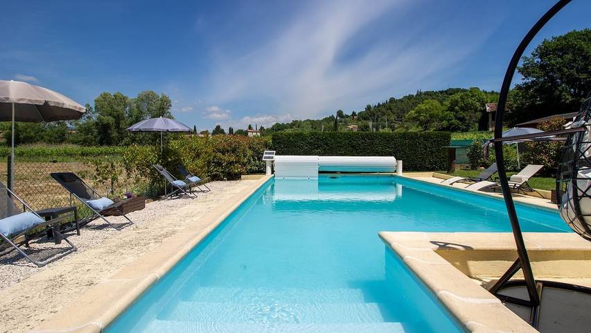 Appartement de vacances pour 4 personnes, avec piscine et jardin