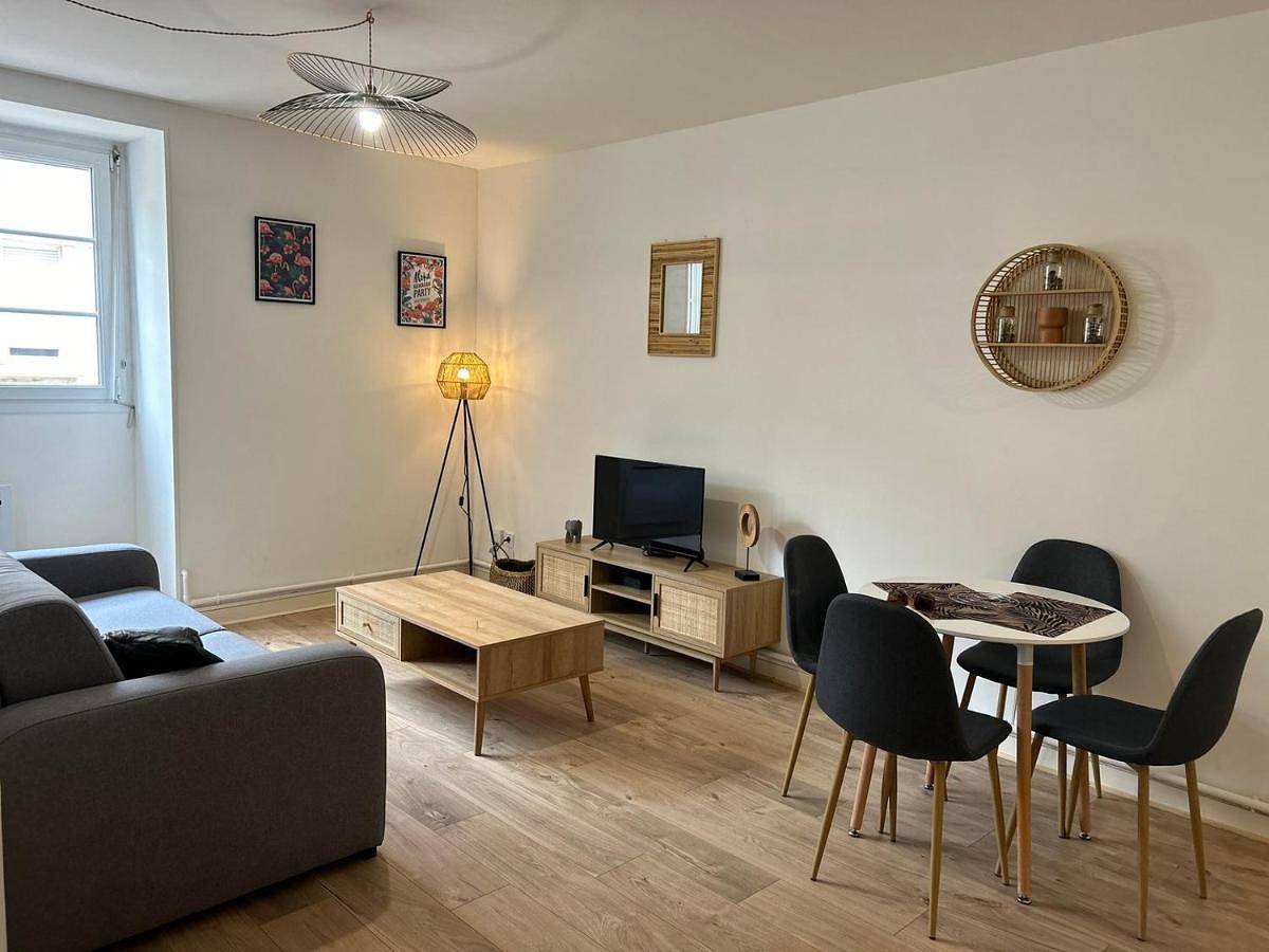 Appartement entier, Les Carmélites : central à 5 min à pied de la Gare in Poitiers, Vienne (France)