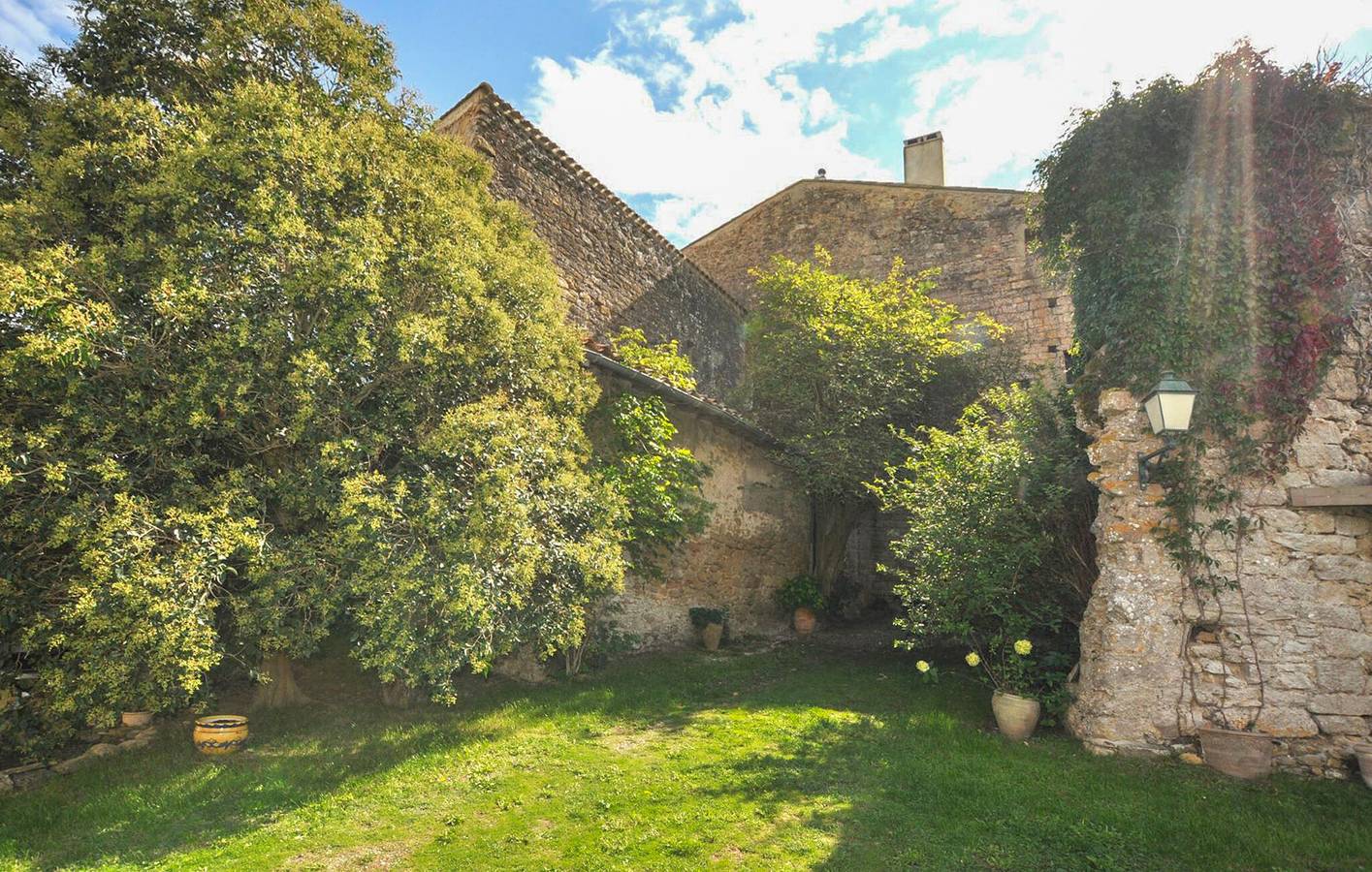 Acogedor apartamento con WiFi y jardín cerca de Malegoude, a 2 km del centro de la ciudad y del río. in Sainte-Foi, Ariège