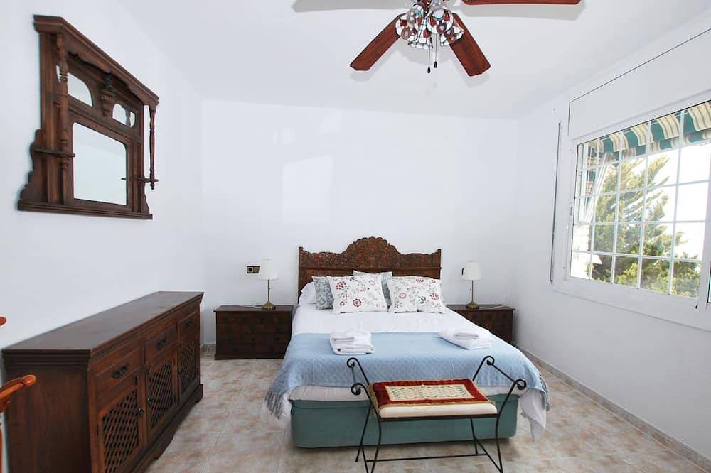 Sunny house - Infinity pool with spectacular views in Urbanizacion Montcabrer, Cabrils