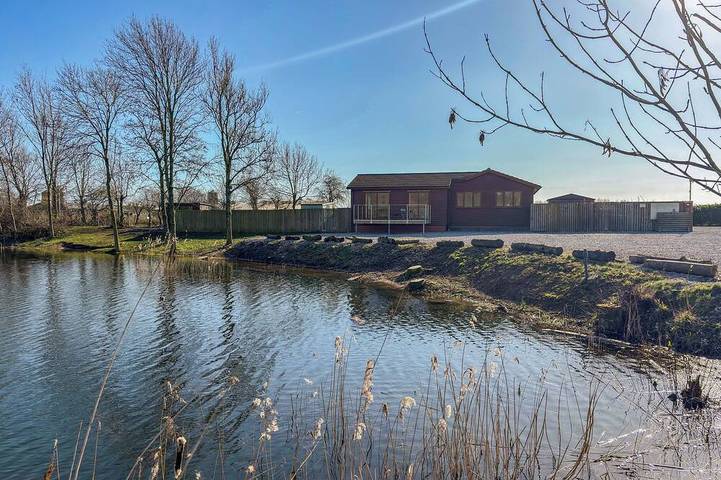 Log cabin for 6 people, with garden in Brandesburton