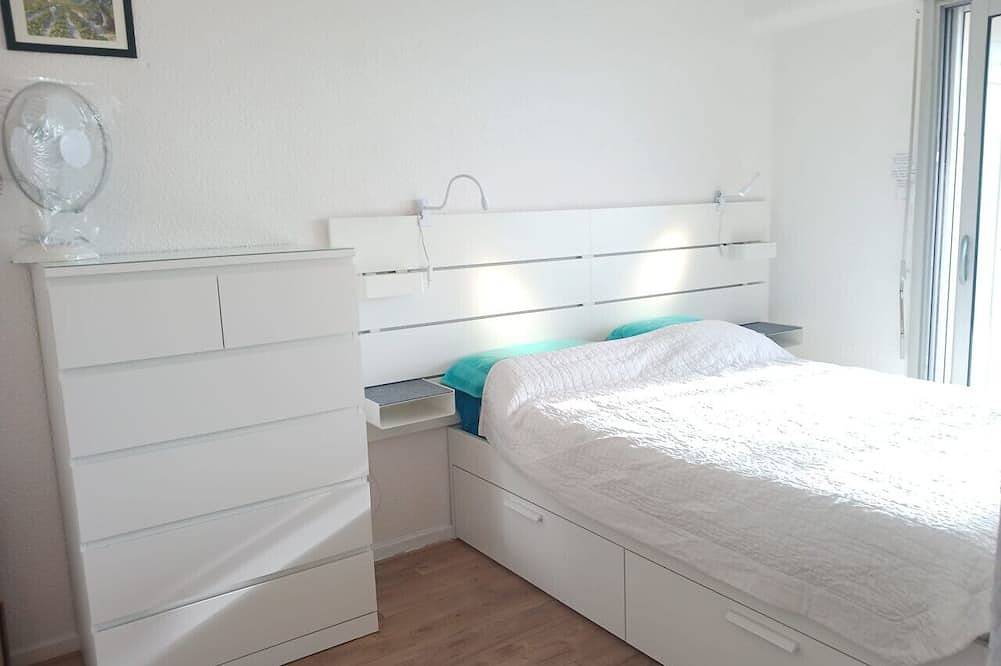 Ganze Wohnung, Charmant Appt de ville avec Vue mer près de Cannes in Golfe-Juan, Vallauris
