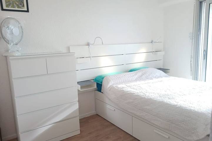 Ganze Wohnung, Charmant Appt de ville avec Vue mer près de Cannes in Golfe-Juan, Vallauris