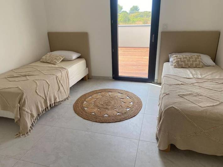 Location de vacances pour 6 personnes, avec piscine ainsi que terrasse et jardin à Villetelle - 2