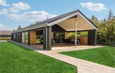 Ferienhaus für 8 Personen, mit Whirlpool und Sauna sowie Terrasse und Garten in Skaven Strand