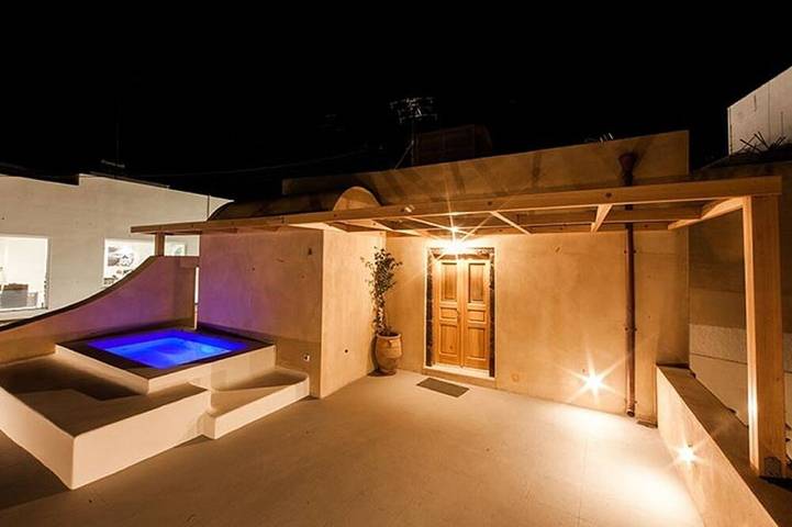 Apartment for 2 people, with terrace and hot tub in Thera