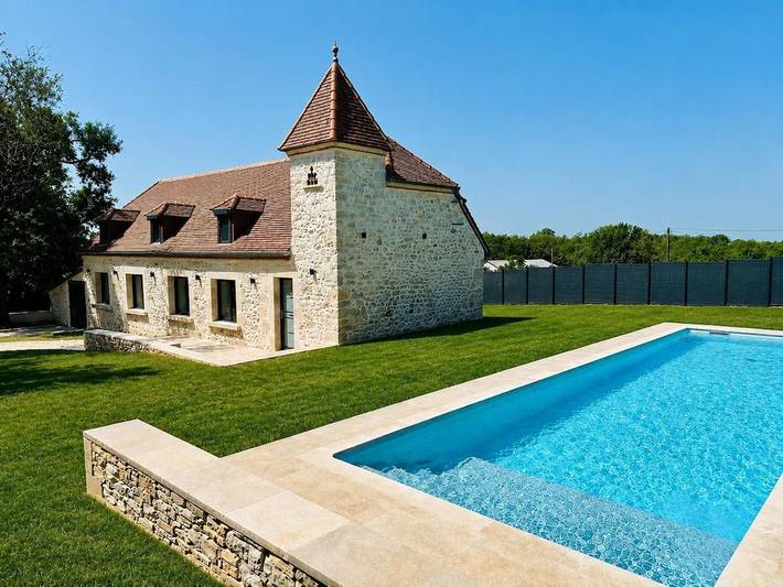 Location de vacances pour 8 personnes, avec Terrasse et Jardin ainsi que Piscine et Vue à Ginouillac