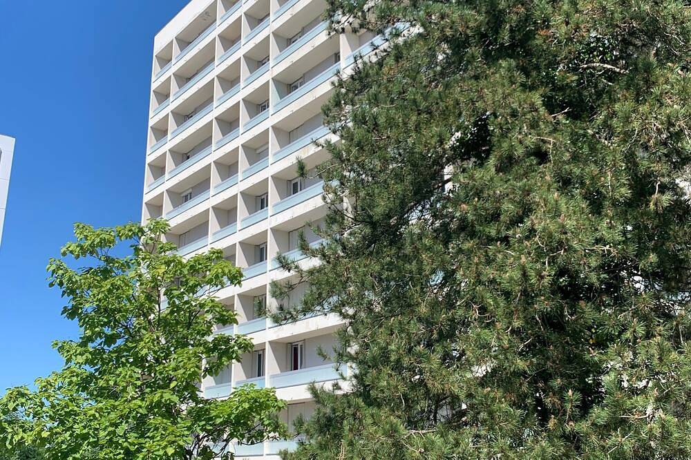 Apartamento entero, Studio with balcony and parking space in quiet residence in Gradignan, Región de Burdeos
