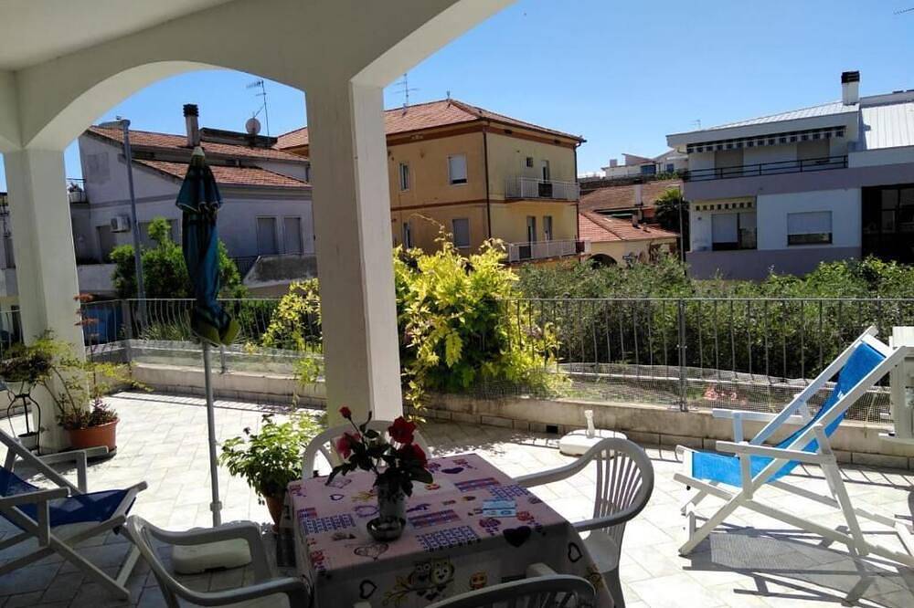 Spacious and cozy suite near the sea, pets allowed allowed in Giulianova, Giulianova (Municipality)