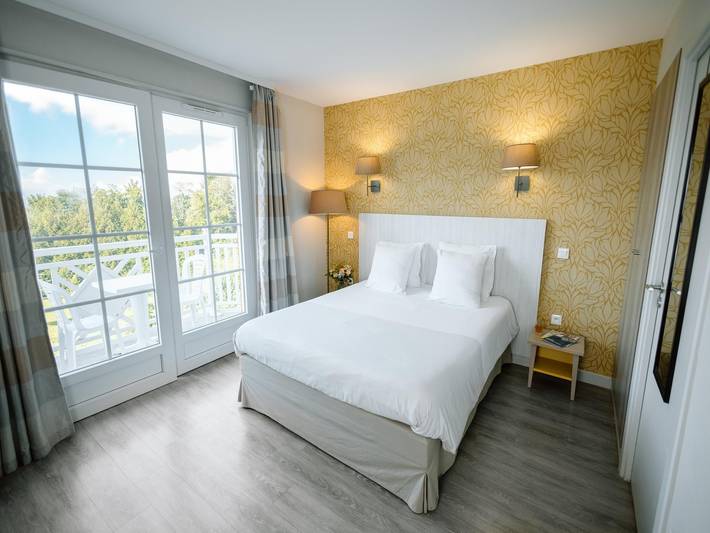 Gîte pour 2 personnes, avec jacuzzi et piscine ainsi que jardin et balcon, adapté aux familles à Bagnoles-de-l'Orne - 4