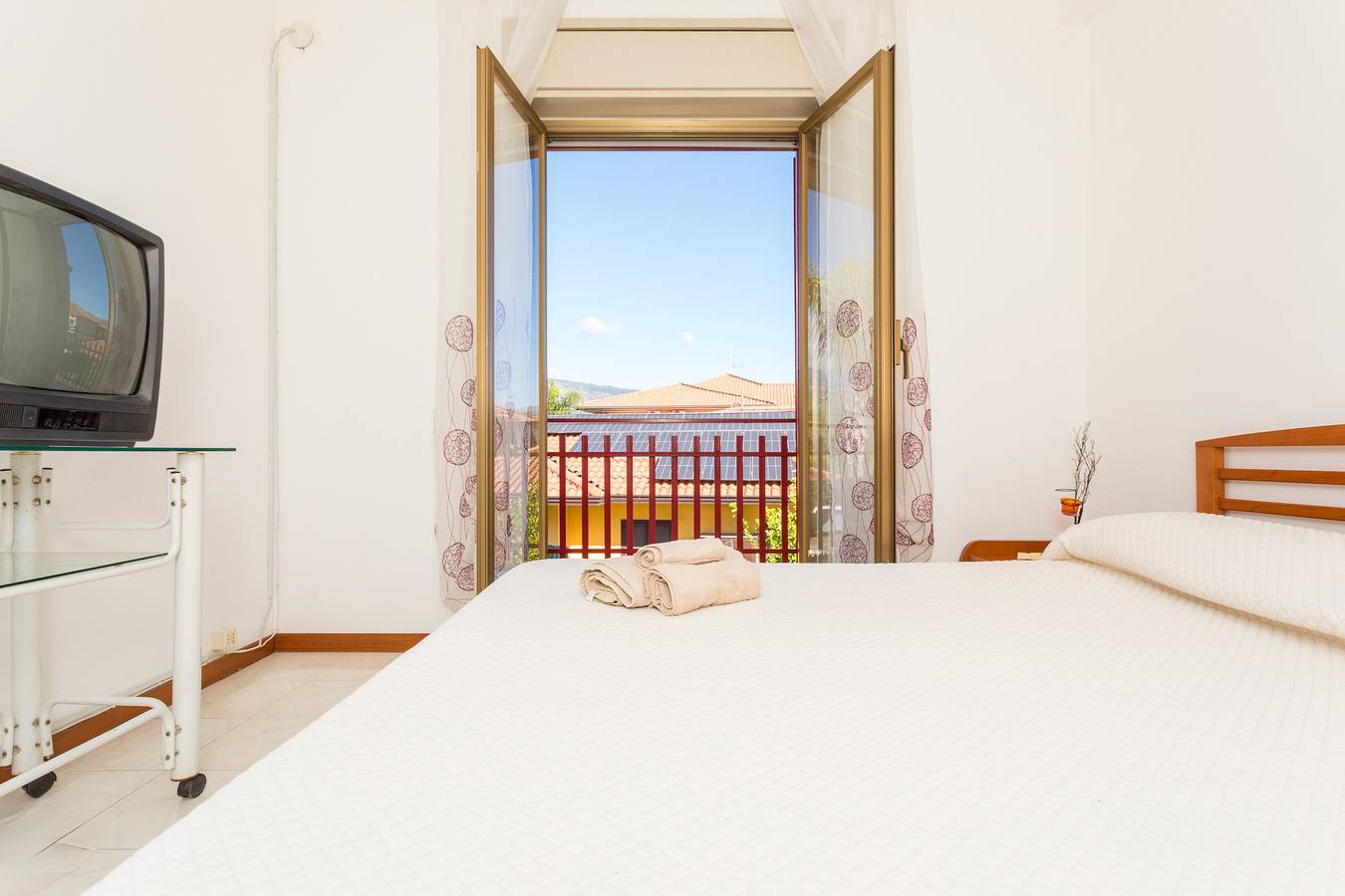 Apartamento entero, Apartamento 'Mamma Maria' con Vista a la Montaña y Balcón in Fondachello, Provincia de Catania