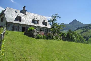 Gîte pour 4 personnes, avec terrasse et jardin à Mandailles-Saint-Julien
