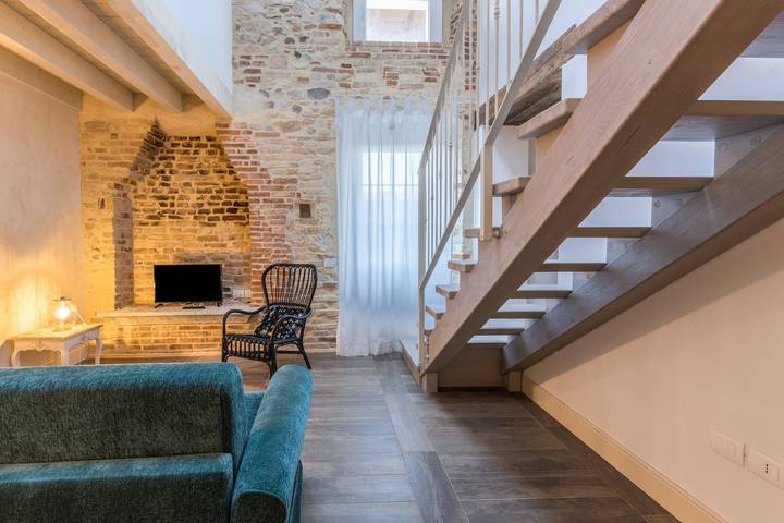 Agriturismo per 8 persone, con Giardino a Moniga del Garda