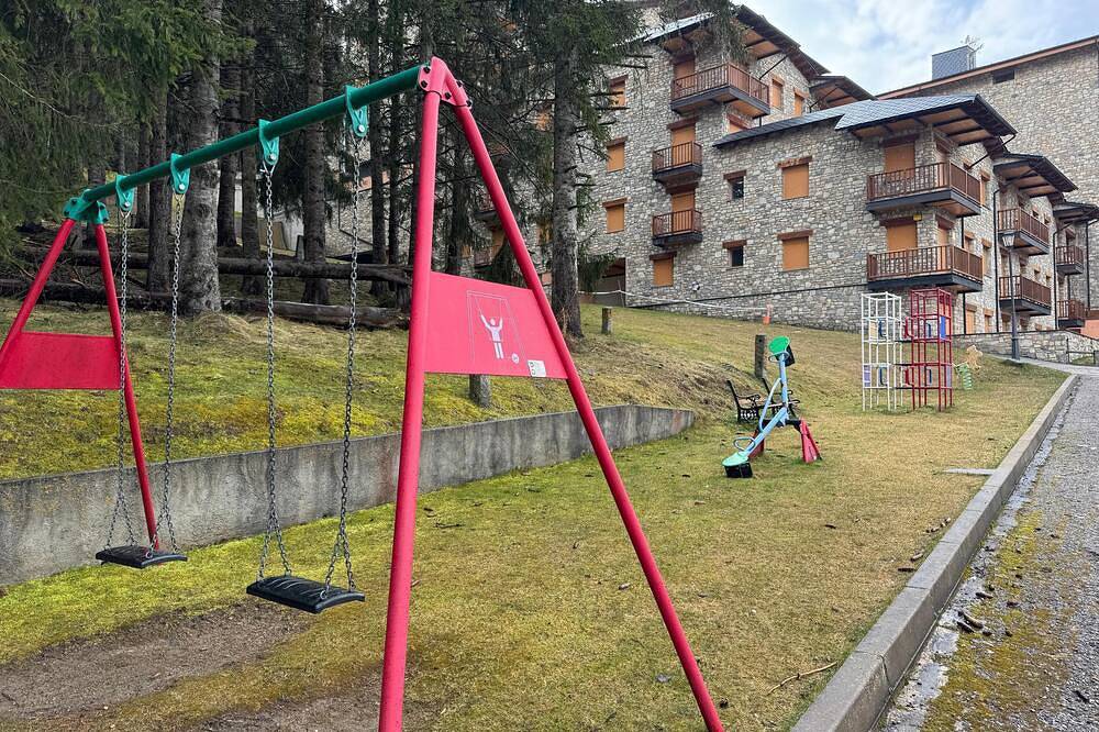 Entire apartment, Feel the peace of La Molina with your family, your pet is also welcome! in La Molina, Alp