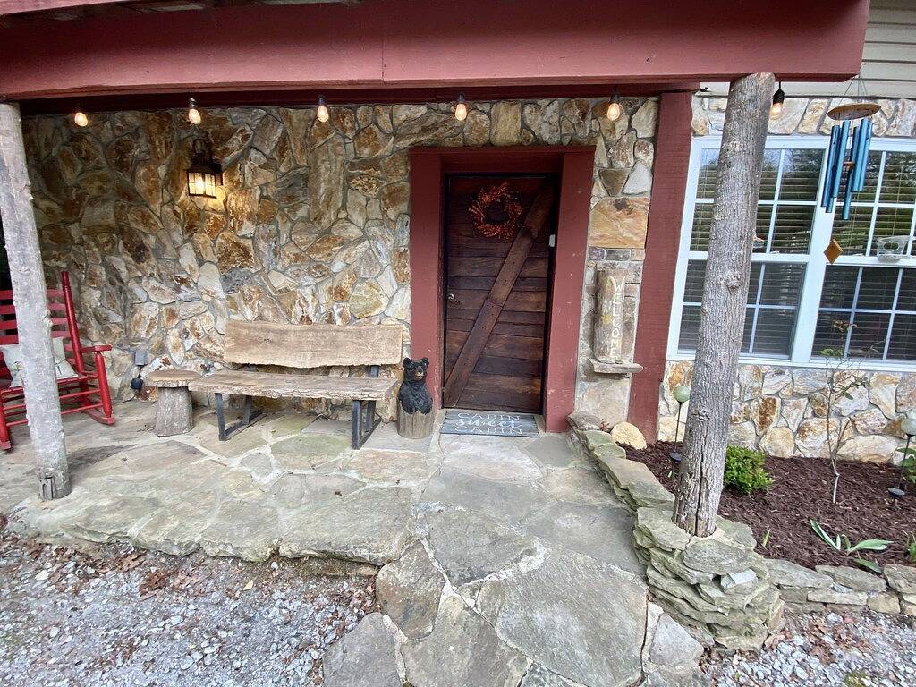A Stone Cottage Retreat - So Special! in Macon County