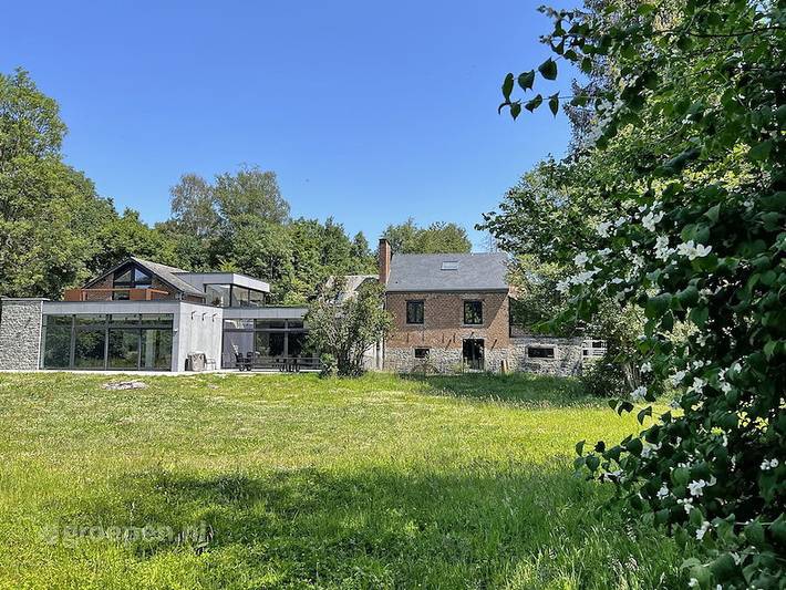 Location de vacances pour 22 personnes, avec terrasse ainsi que balcon/terrasse et vue sur le lac dans Baillonville