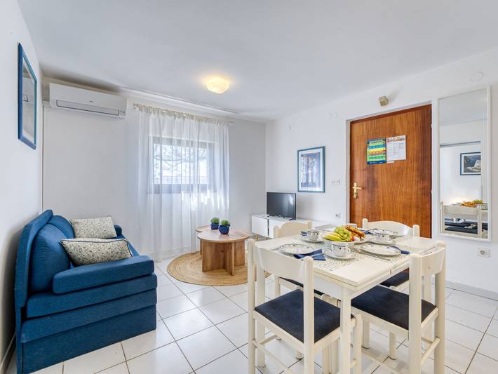 Ferienwohnung für 4 Personen, mit Terrasse und Garten in Njivice - 3