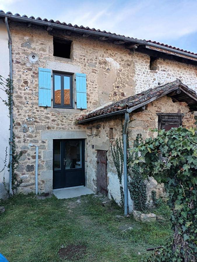 Gîte pour 6 personnes, avec terrasse à Brigueuil