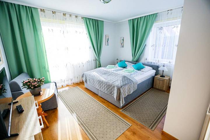 Apartament wakacyjny dla 2 osób, z widok i ogród oraz taras, zwierzęta dozwolone w Łeba