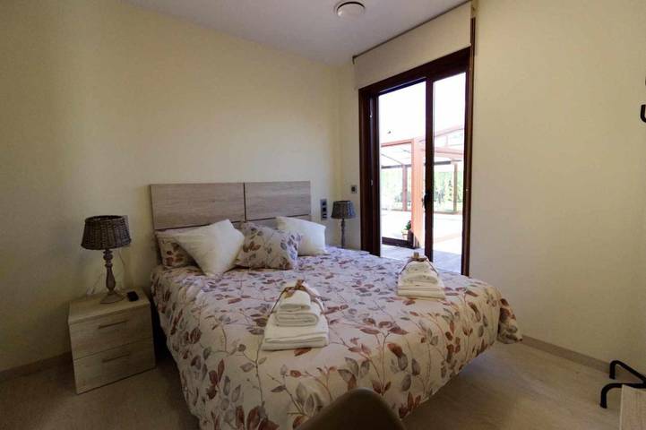 Casa de vacaciones para 4 personas, con vistas además de piscina y jardín en Castilla y León - 3