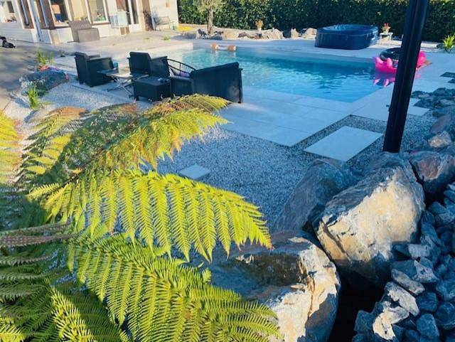 Location de vacances pour 8 personnes, avec terrasse et piscine ainsi que jardin et vue dans Rêves de Bisons - 3