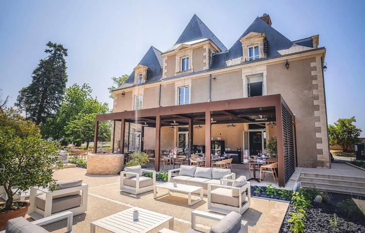 Hôtel, avec Terrasse ainsi que Jardin et Piscine