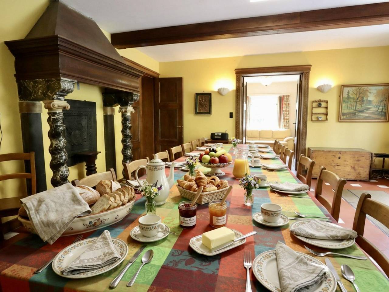 Gite familial dans le parc du Chateau d'Ahin in Huy, Région de Liège
