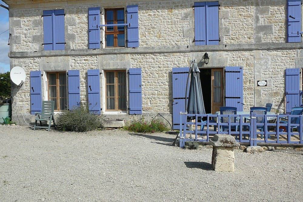 Geräumige liebevoll restaurierte Bauernhaus mit Pool, günstige Lage in Antezant-la-Chapelle, Saint-Jean-d'Angély und Umgebung