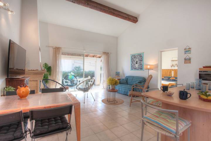 Location de vacances pour 6 personnes, avec terrasse ainsi que piscine et jardin à Cervione - 3