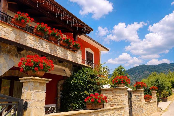 Casa vacanza per 4 persone, con Balcone e Terrazza nonché Giardino e Panorama in Parco Nazionale Del Pollino