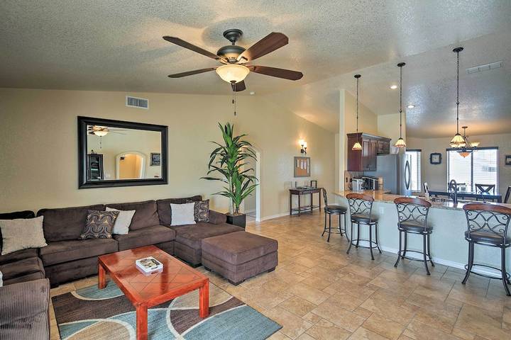 Vacation rental for 9 people, with yard and hot tub, with pets in Lake Havasu City