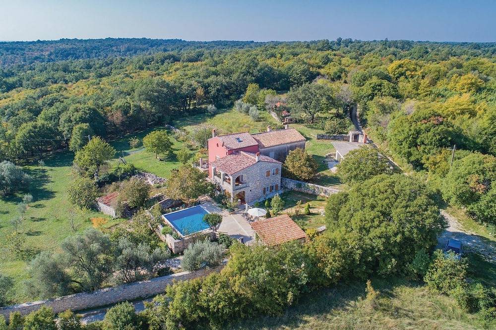 Gezellig huis met 4 slaapkamers in. in Marčana, Zuidkust Istrië