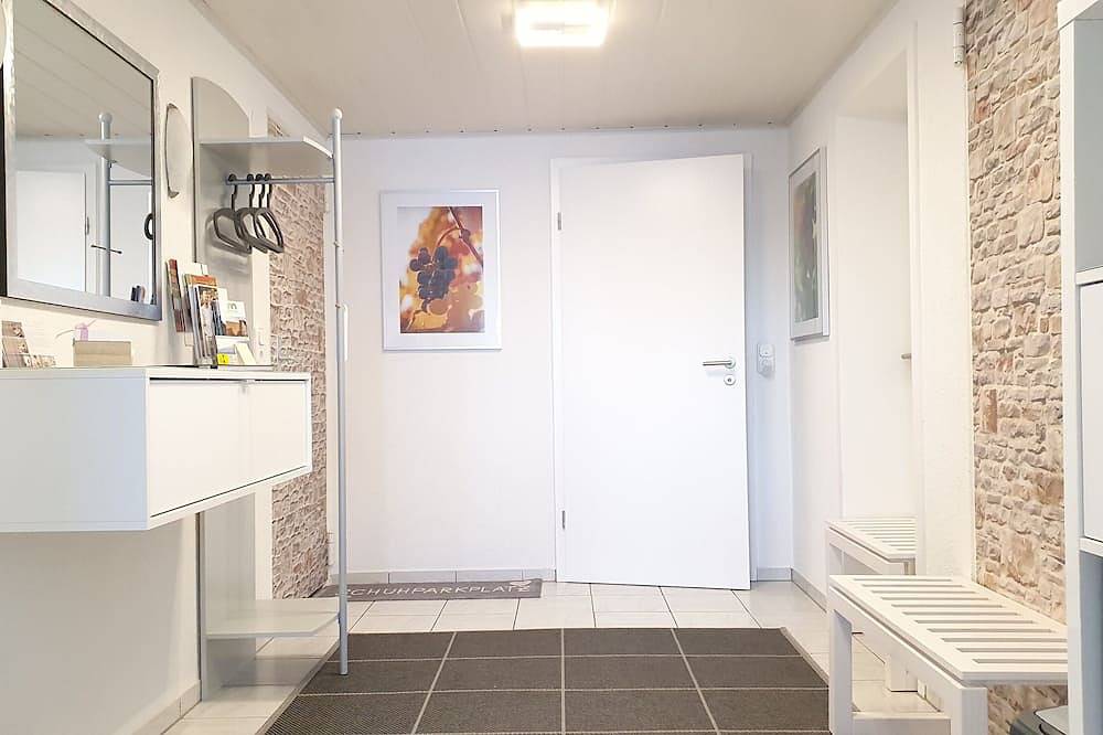 Ganze Wohnung, Modernes Apartment (28 qm) mit Terrasse in Bürgstadt, Fränkisches Weinland