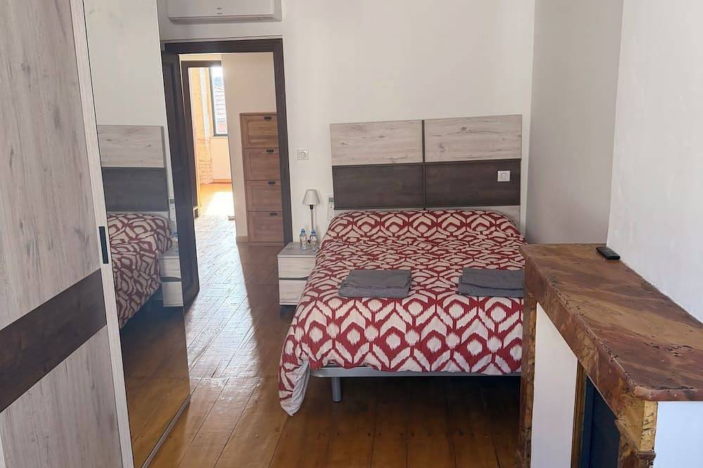 Air-conditioned house with terrace and elevator in Lauzerte, Quercy