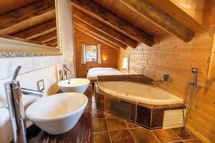 Gîte pour 6 personnes, avec terrasse ainsi que jardin et jacuzzi dans Morgins - 4