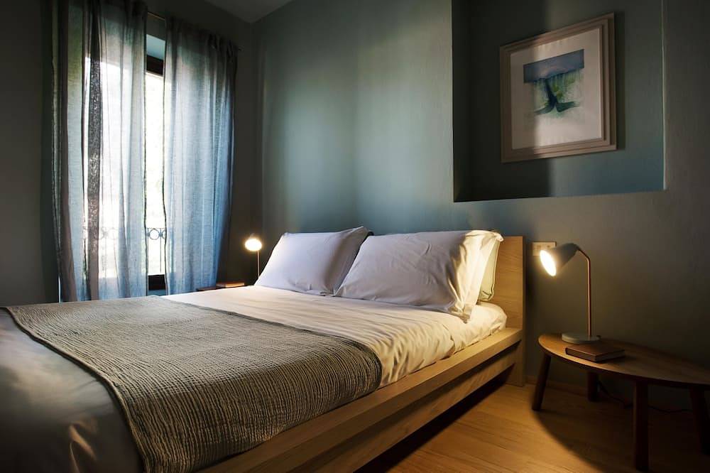 Hel lejlighed, Suite \"Carpa\" a few steps from the lake with panoramic view. Lounge bar and swimming pool in Riva (Faggeto Lario), Faggeto Lario