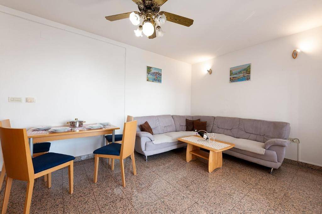 Appartamento intero, Appartamento di due stanze con balcone e vista mare Icici, Abbazia - Opatija A-27936-a in Icici, Abbazia Croazia