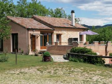 Gîte pour 5 personnes, avec jardin et terrasse, animaux acceptés dans la Drôme