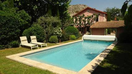 Location de vacances pour 8 personnes, avec piscine et balcon à Cavaillon